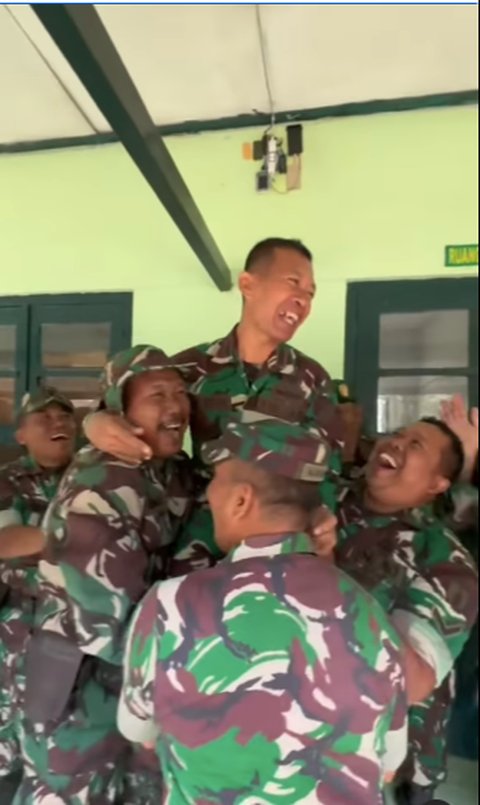 Prajurit TNI Berantem Banting-banting Piring, Ternyata Kejutan buat Komandan Lagi Ultah