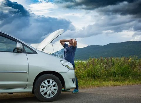 Kisah Menakjubkan mengenai Karomah Gus Miek yang Mampu Menghidupkan Mobil yang Kehabisan Bensin dengan Memanfaatkan Air Sungai