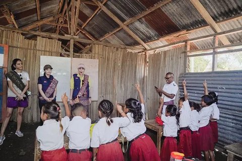 7 Foto Luna Maya dan Maxime Bouttier di Kupang, Lakukan Aksi Sosial Bareng Kekasih hingga Ramai Dipuji