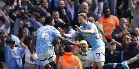 Dengan menggunakan formasi 3-2-4-1, Pep Guardiola mengubah strategi karena Kevin De Bruyne semakin menua.