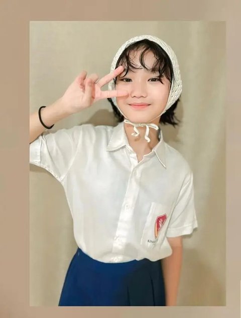 Putih dan Cantik, Potret Bilqis, Putri Ayu Ting Ting mengenakan Seragam Sekolah di Kinderfield Highfield School