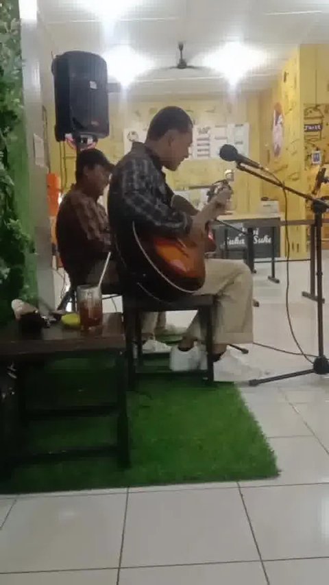 Kerasnya Hidup, Ini Cerita Musisi Jalanan di Persimpangan Jogja Ingin Mengubah Nasib Untuk di Masa Tua