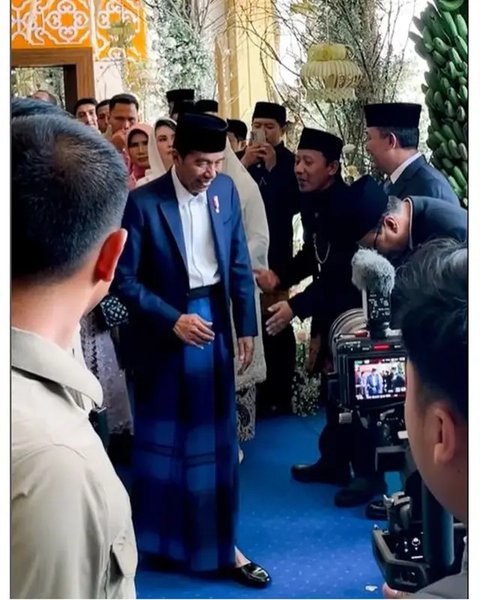 Cantik dan Ganteng, Potret Arumi Bachsin  dengan Sang Suami Emil Dardak di Acara Pernikahan Anak Khofifah Jadi Sorotan