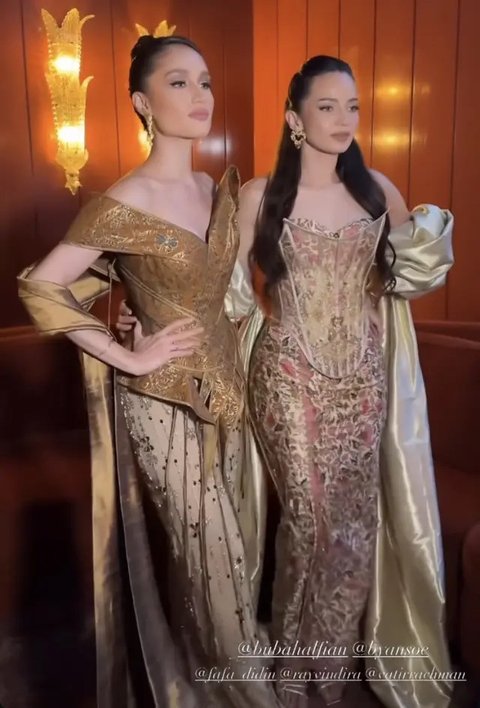 7 Foto Enzy Storia dan Cinta Laura Kenakan Gaun Batik di Paris Fashion Week 2024, Cantik Memukau