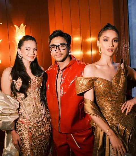 7 Foto Enzy Storia dan Cinta Laura Kenakan Gaun Batik di Paris Fashion Week 2024, Cantik Memukau