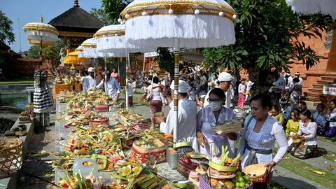 FOTO: Suasana Khidmat Perayaan Hari Raya Galungan di Bali