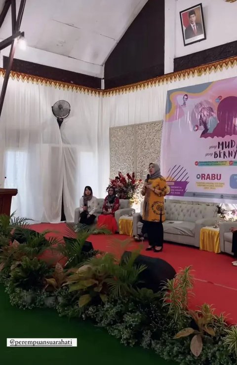 Kegiatan di Kampus Aceh, Potret Leony yang Mengenakan Kerudung Bersama Kekasih Bulenya Bikin Pangling