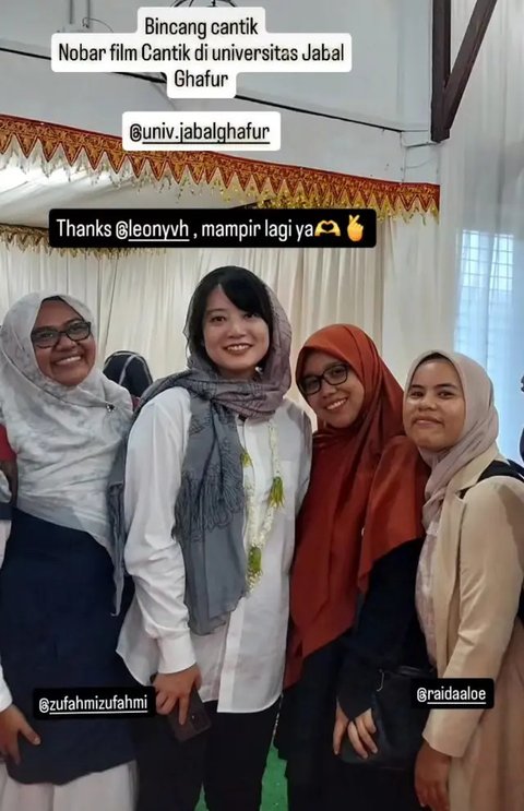 Kegiatan di Kampus Aceh, Potret Leony yang Mengenakan Kerudung Bersama Kekasih Bulenya Bikin Pangling