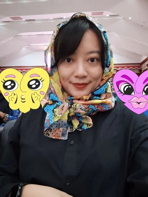 Kegiatan di Kampus Aceh, Potret Leony yang Mengenakan Kerudung Bersama Kekasih Bulenya Bikin Pangling