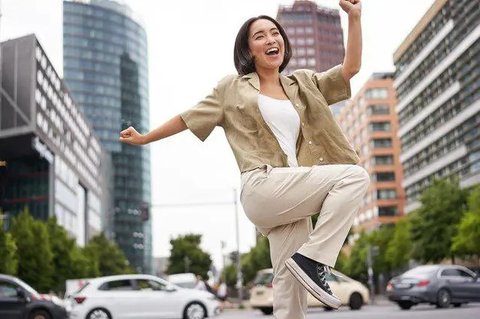 Sikap Elegan Agar Bisa Hidup Bahagia Meski Gaji Pas-Pasan, Bersyukur Bukan Insecure