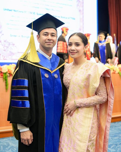 Potret Raffi Ahmad Terima Gelar Doktor Kehormatan dari Universitas di Thailand