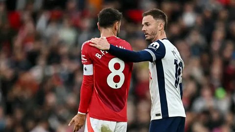 FOTO: Momen Bruno Fernandes Diusir Wasit, Awal Mula Petaka MU Dihajar Tottenham di Kandang Sendiri