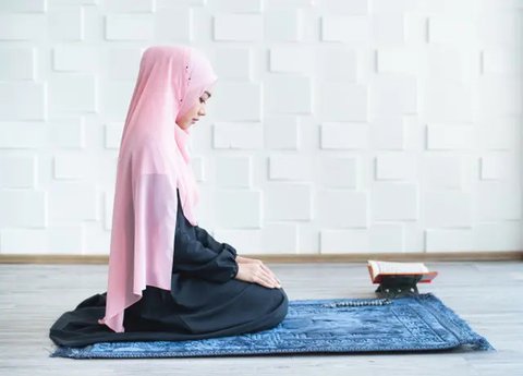 'Menggunakan Mukena Tidak Wajib saat Melaksanakan Shalat'