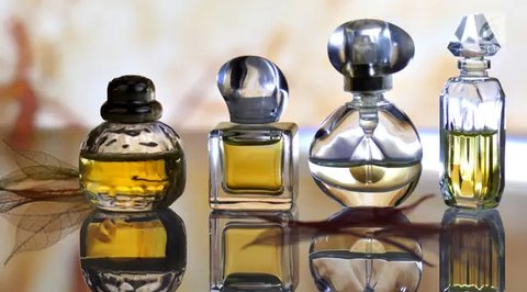 Ini Hukumnya Perempuan Muslim Mengenakan Parfum ke Luar Rumah