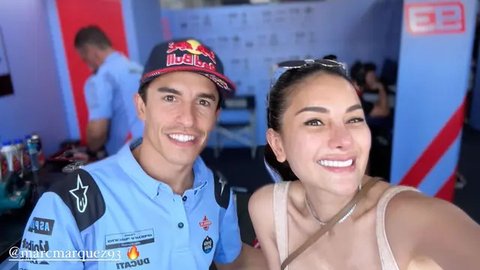 6 Potret Cantik Nikita Mirzani dan Marc Marquez di MotoGP Mandalika 2024, Dibanjiri Pujian