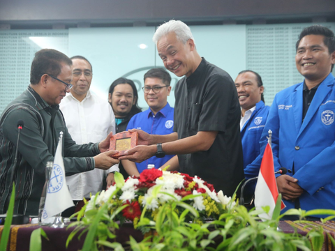 FOTO: Keakraban Ganjar Pranowo Dialog dengan Pengurus Gereja-Gereja Seluruh Indonesia di Salemba