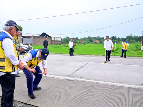 Cerita Perbaikan Jalan Rusak di Jateng Sudah Dibeton, Jokowi Singgung Lampung