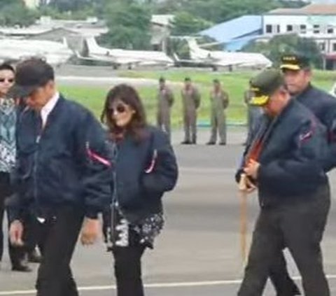 Momen Kasad Jenderal TNI Maruli Hormat ke Prabowo, Kasau Spesial Pakaikan Jokowi Jaket