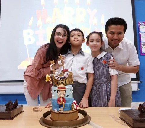 Peek into the Warmth of the Family of East Java Deputy Governor, Emil Dardak and Arumi Bachsin