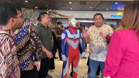 Heboh, Sosok Ultraman saat Pelantikan DPR RI 'Saya Ingin Membasmi Kejahatan'