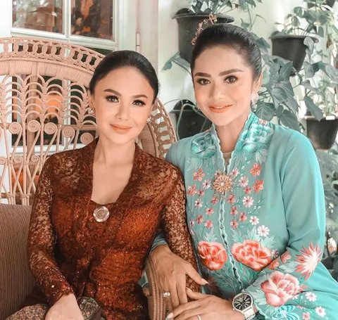 Cantiknya Artis hingga Anak Presiden yang Tampil Menawan dan Mempesona dengan Kebaya Warna Tosca