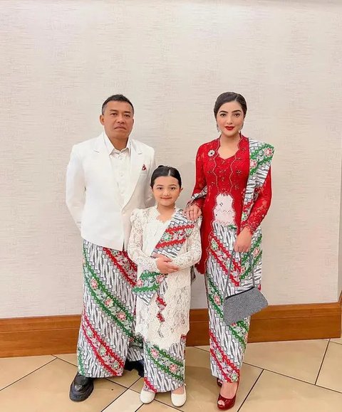 Deretan Gaya Artis Mengenakan Kebaya, Begitu Cantik dan Memesona