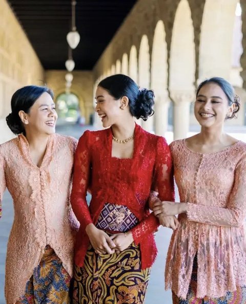 Deretan Gaya Artis Mengenakan Kebaya, Begitu Cantik dan Memesona