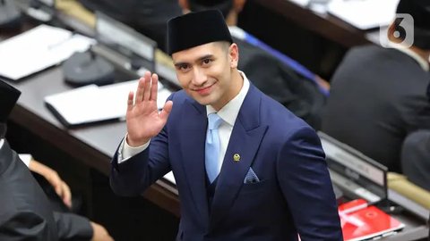 Tampil Gagah Pakai Jas Resmi, Verrel Bramasta Akui Merinding Saat Ucapkan Sumpah jadi Anggota DPR