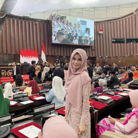 Pernah Dapat Julukan Ratu Sinetron, Ini 7 Potret Cantik Jihan Fahira yang Kini Jadi Anggota DPR