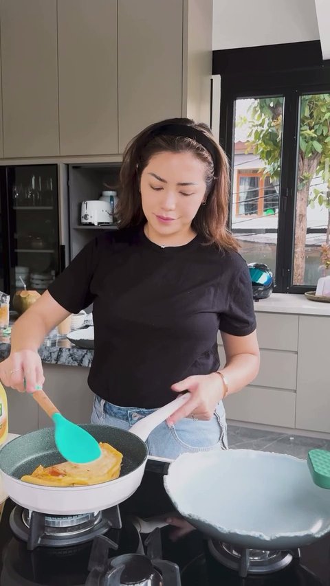 Potret Dapur Rumah Jessica Iskandar, Luas Bergaya Modern dengan Konsep Open Space yang Bikin Betah Masak