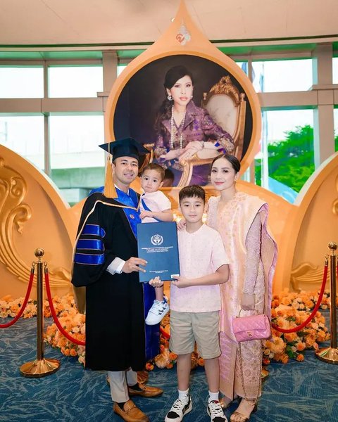 Bikin Melongo, Harga Tas Nagita Slavina Saat Temani Raffi Ahmad Terima Gelar Doktor Honoris Causa di Thailand