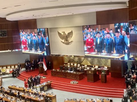 Membandingkan Gaji Ahmad Dhani dan Once Mekel sebagai Anggota DPR dengan Honor Manggung di Dewa19