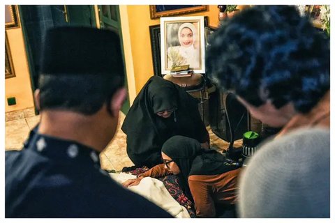 Masya Allah Keluarga Temukan Al-Quran di Samping Marisaa Haque yang Tak Sadarkan Diri