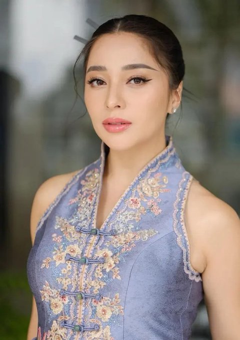 Penampilan Anggun dan Cantik, Potret  Nikita Willy Saat Memakai Baju Qipao China Bikin Pangling