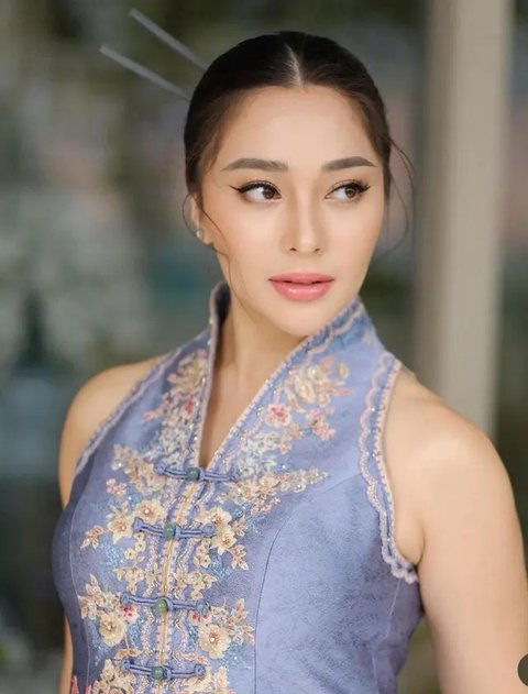 Penampilan Anggun dan Cantik, Potret  Nikita Willy Saat Memakai Baju Qipao China Bikin Pangling