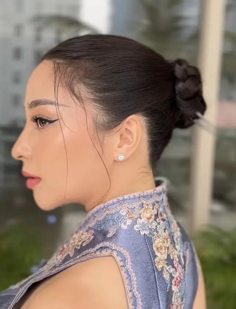 Penampilan Anggun dan Cantik, Potret  Nikita Willy Saat Memakai Baju Qipao China Bikin Pangling