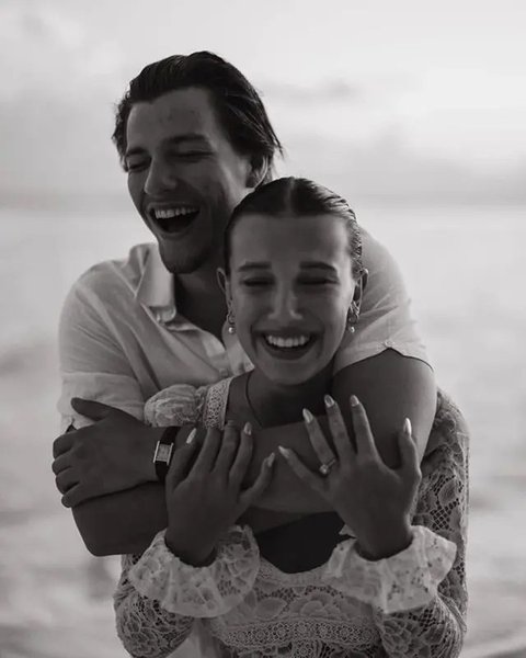 Millie Bobby Brown Berganti 4 Gaun Pengantin saat Diam-Diam Menikah dengan Anak Bon Jovi