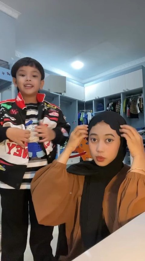 Asik Joget Bareng Pengasuh, Potret Terbaru Gala Sky yang Kini Disebut Jefri Nicole Versi Sachet