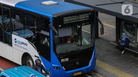 FOTO: Hore, Naik Transjakarta, MRT, dan LRT Cuma Bayar Rp1 Saat HUT ke-79 TNI Besok!