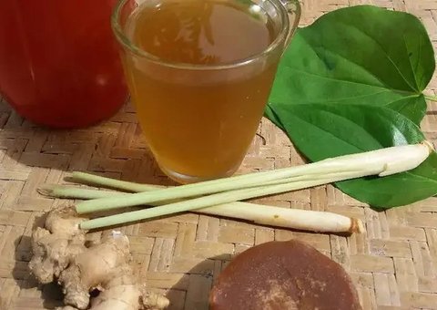 5 Resep Rebusan Daun dan Jamu Herbal yang Bisa Bikin Wajah Bebas Keriput dan Awet Muda