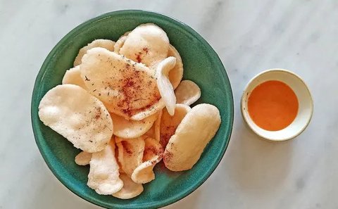 3 Cara Mudah Buat Kerupuk yang Melempem Kembali Renyah, Tanpa Digoreng Lagi