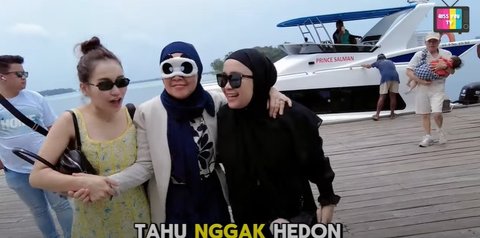 Terungkap, Ternyata Ini Alasan Ayu Ting Ting dan Keluarga Pakai 'Outfit' Santai Saat Hadiri Resepsi Pernikahan Asistennya