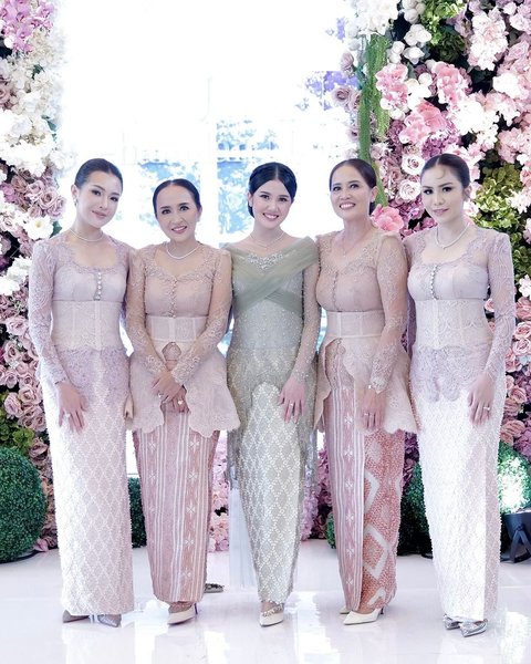 Bikin Pangling, 7 Potret Momo Geisha Pakai Kebaya saat Kondangan: Cantik dan Elegan