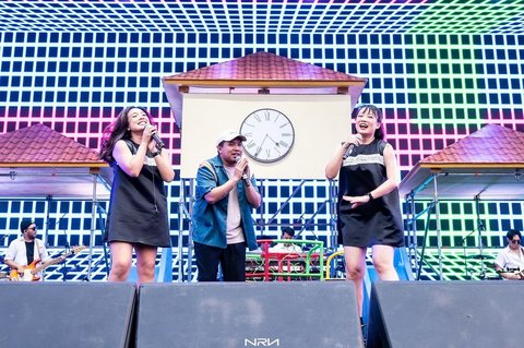 7 Potret Keseruan Leony dan Dea Ananda  di Synchronize Fest, Tampil Pakai Kostum yang Bikin Milenial Ikut Bernostalgia