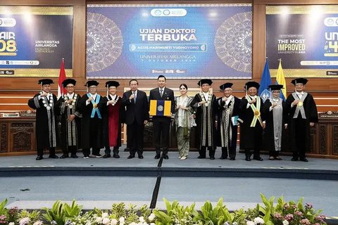 Gagah dan Tampan, 7 Potret AHY Terima Gelar Doktor dari Univeritas Airlangga, Rektor: Bukan Doktor Universal Studio