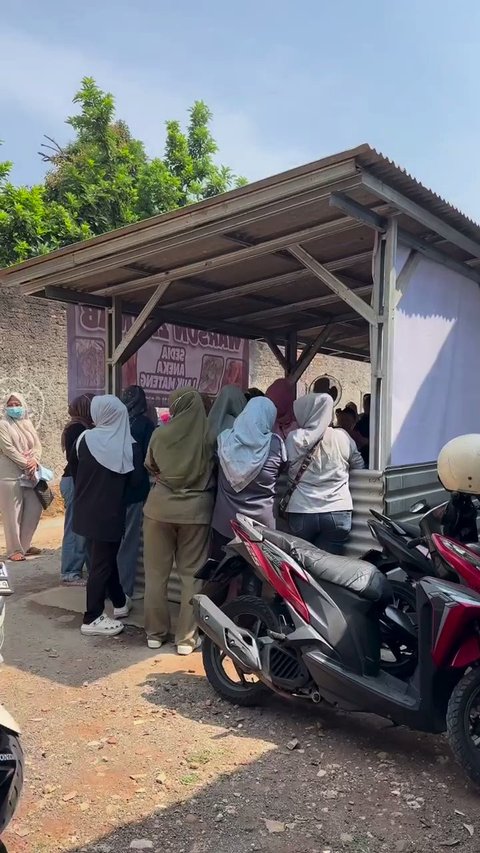 8 Potret Warung Nasi Sederhana Milik Istri Young Lex di Belakang Rumah, Belum Buka Pembeli Sudah Antre