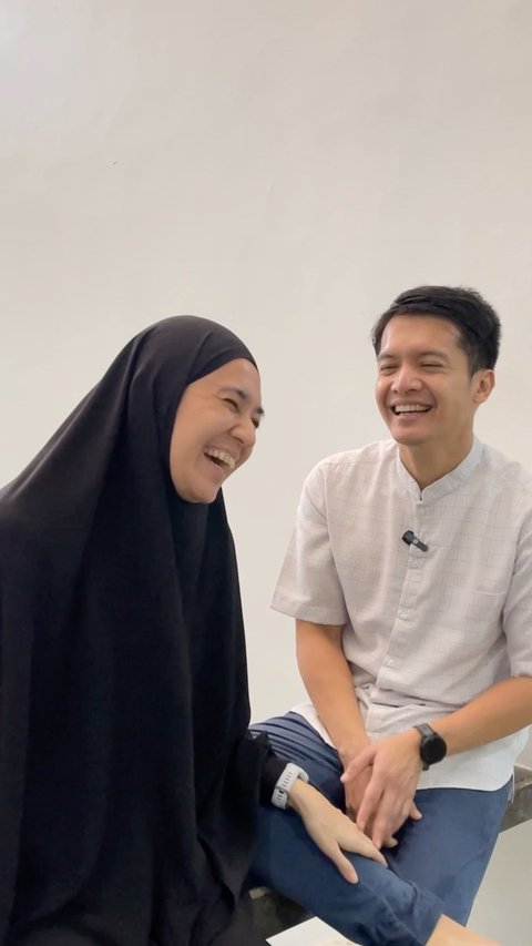 15 Tahun Menikah, Dhini Aminarti Bagikan Foto Harmonis dengan Dimas Seto 'Akan Indah Pada Waktunya, Sesuai Dengan Janji Allah'