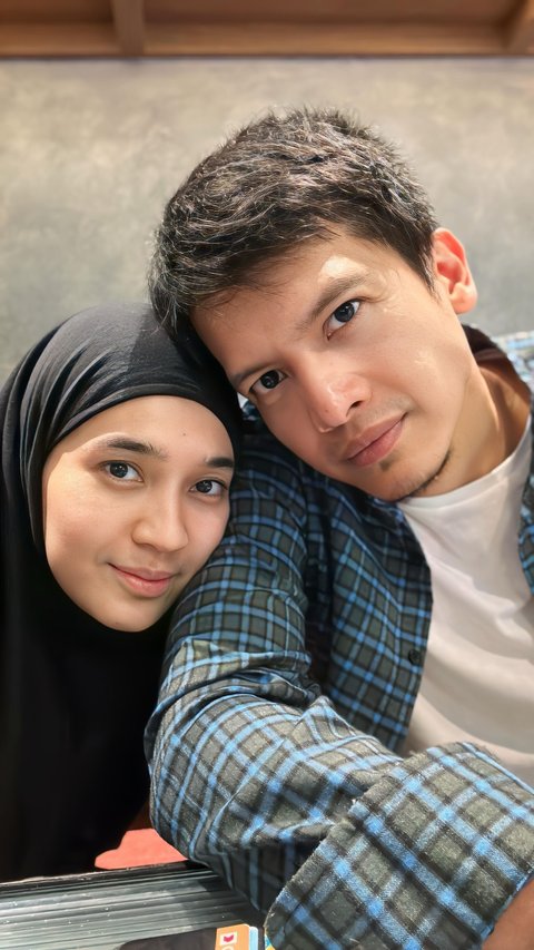 15 Tahun Menikah, Dhini Aminarti Bagikan Foto Harmonis dengan Dimas Seto 'Akan Indah Pada Waktunya, Sesuai Dengan Janji Allah'