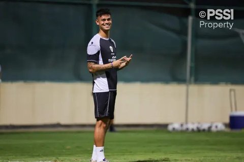 Momen Menarik Mees Hilgers saat Gabung dengan Circle Timnas Indonesia: Pose Tersenyum Bersama Rizky Ridho