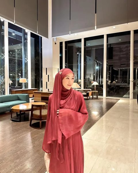 Makin Cantik dan Trendi dengan Tren Pashmina Terbaru Ala Sashfi hingga Larissa Chou